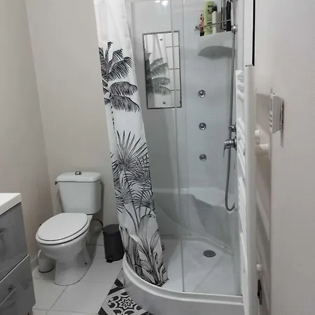 Apartment F1 With Parking