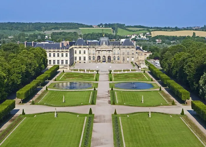 F1 With Parking * Saint-Nicolas-de-Port